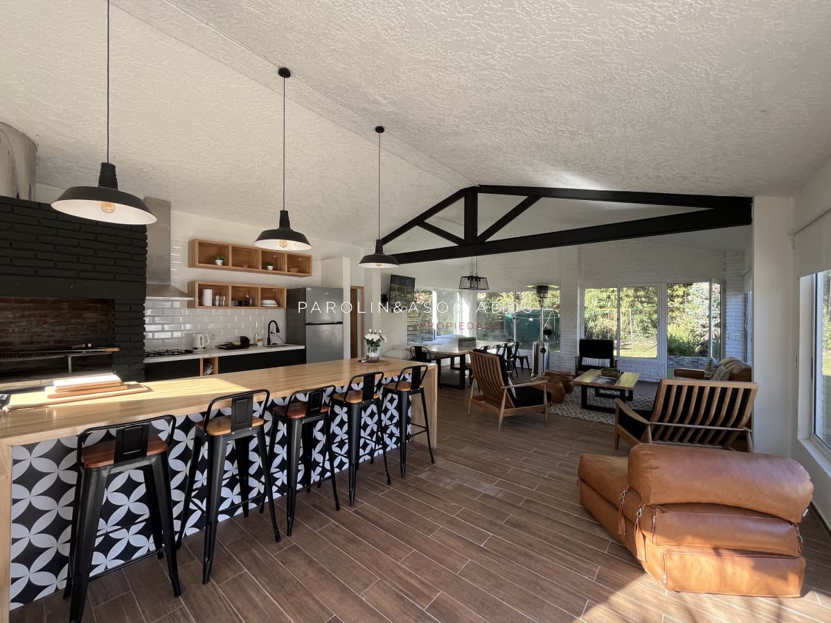 Venta Casa Punta del Este 4 dormitorios en Barrio Marly Punta del Este con piscina