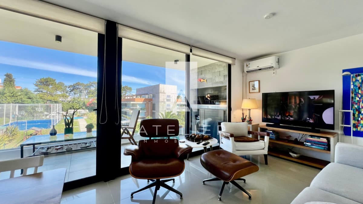 Apartamento en Venta Playa Mansa 2 dormitorios con parrillero propio Punta del Este