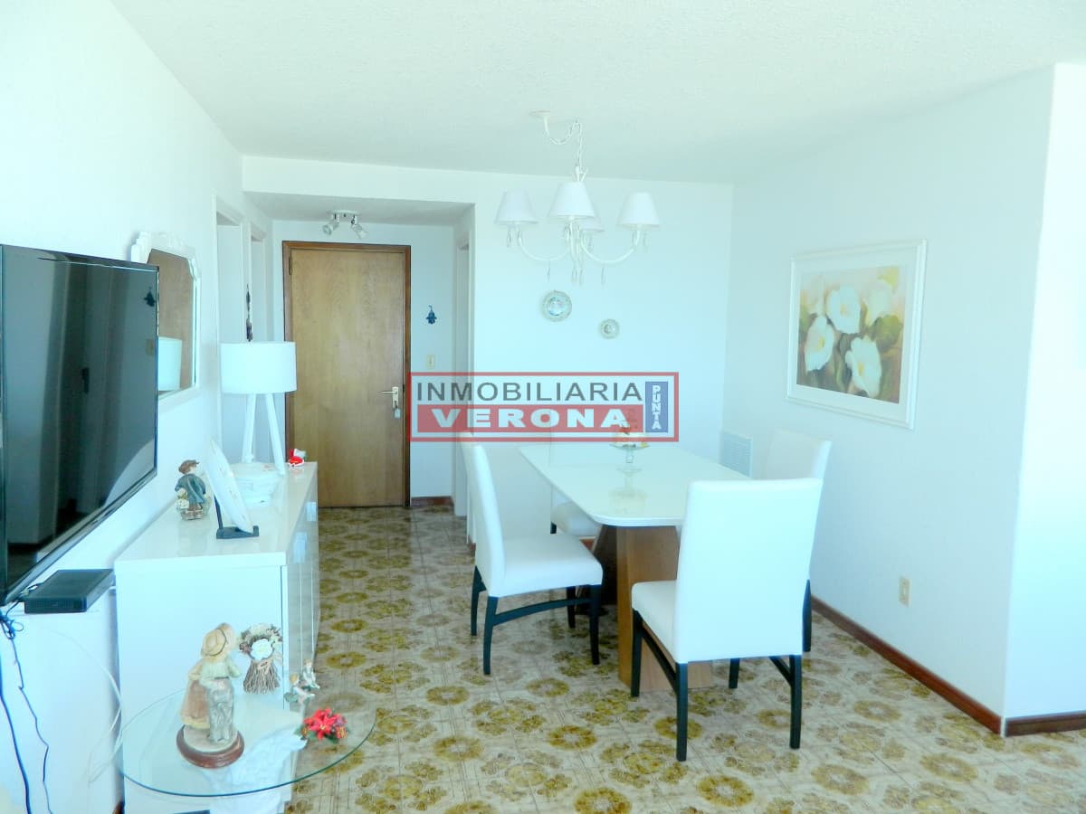Piso alto con excepcional vista a Playa Brava y Mansa !!! - Inmobiliaria Verona Punta