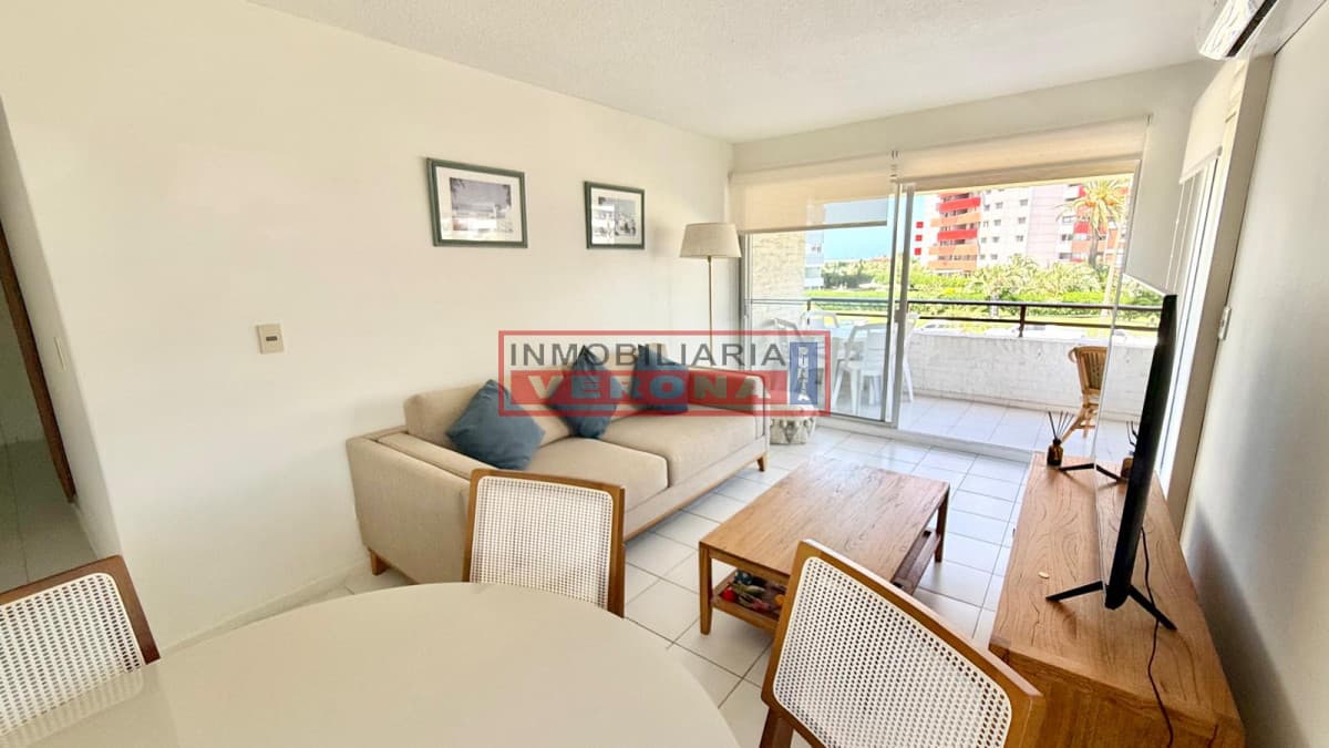 Apartamento en zona Chiverta, 2 dormitorios balcón al frente y garaje - Inmobiliaria Verona Punta