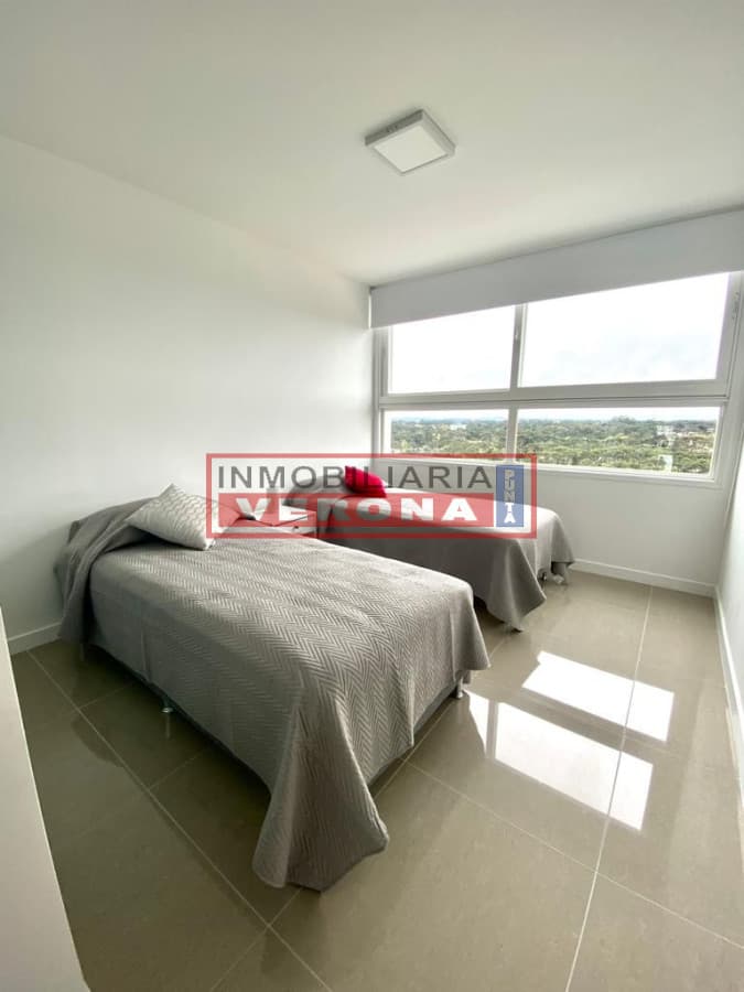 Amplio departamento en torre de primer nivel - Inmobiliaria Verona Punta