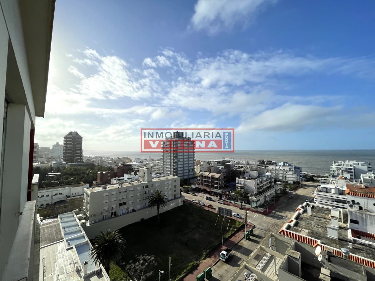 Apartamento en Alquiler en Peninsula, reciclado y con vistas a la Brava, centro y Mansa  Puerto - Inmobiliaria Verona Punta