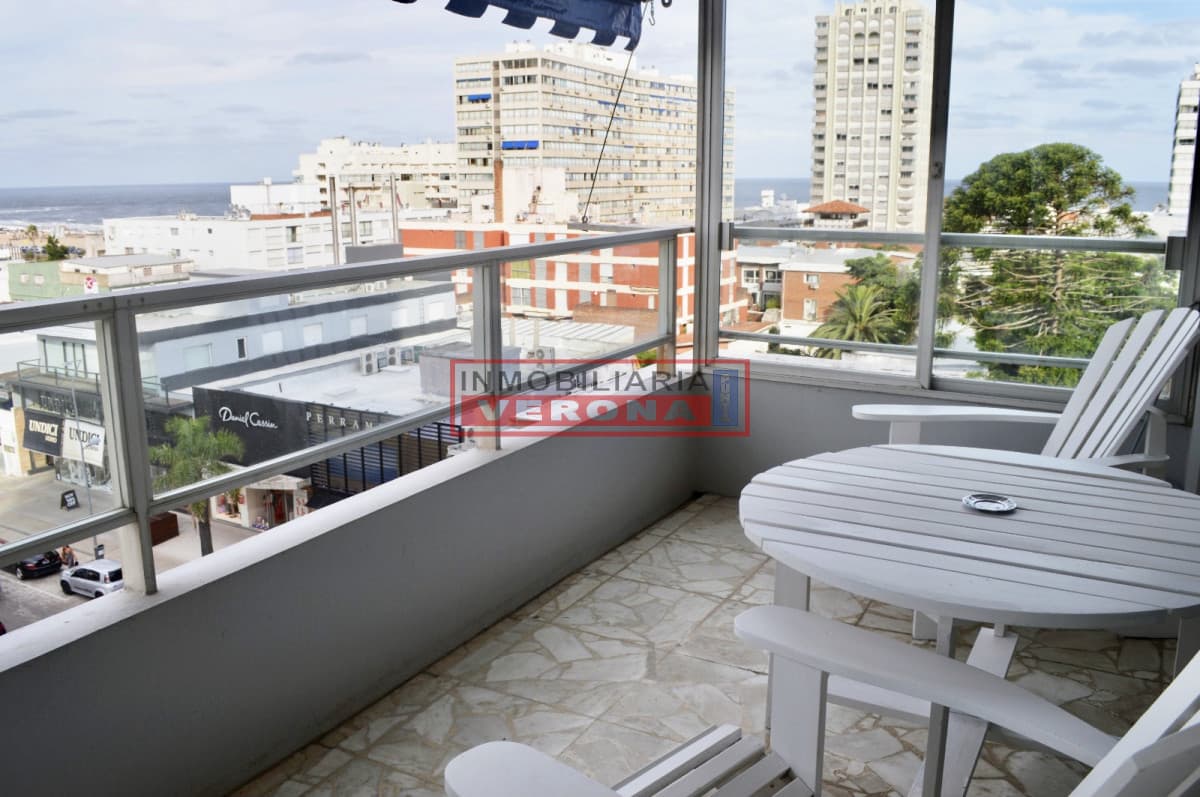 VILLA D ESTE - 2 dorms y servicio - Inmobiliaria Verona Punta