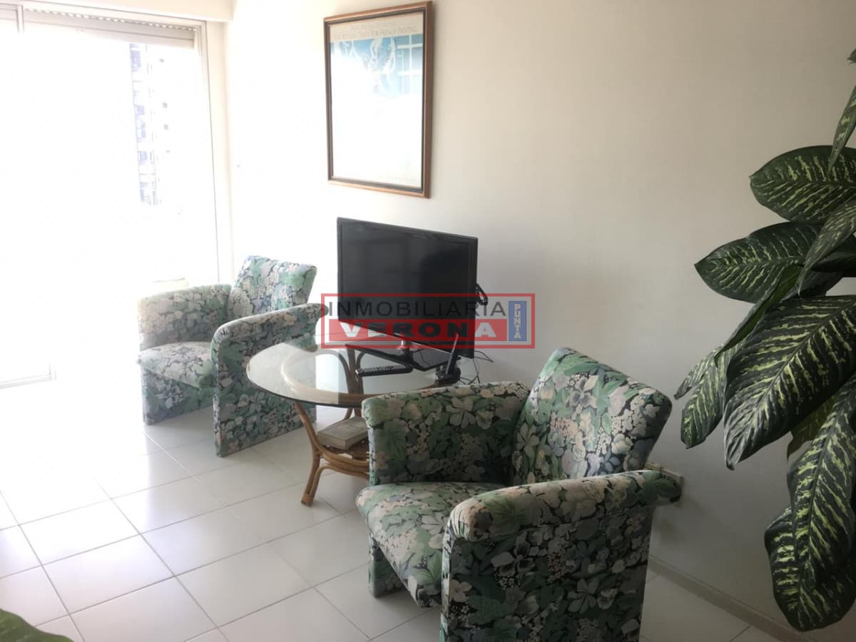 PARADA 3 A MEDIA CUADRA DE CHIVERTA  - Inmobiliaria Verona Punta