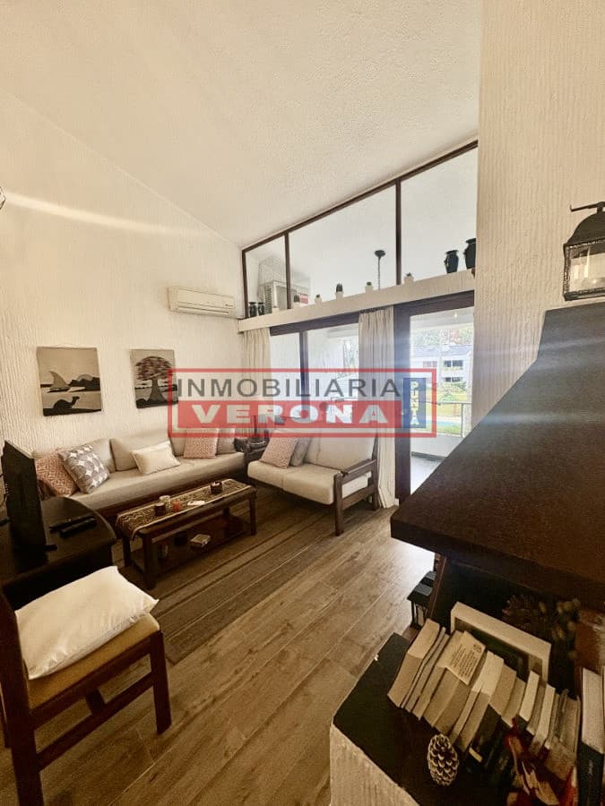 APTO 2 DORMITORIOS ESTILO CASA - ZONA CANTEGRIL PUNTA DEL ESTE - Inmobiliaria Verona Punta