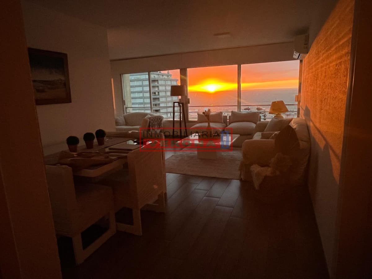 Con excelentes vistas a Playa Brava hasta José Ignacio y Mansa !!! - Inmobiliaria Verona Punta