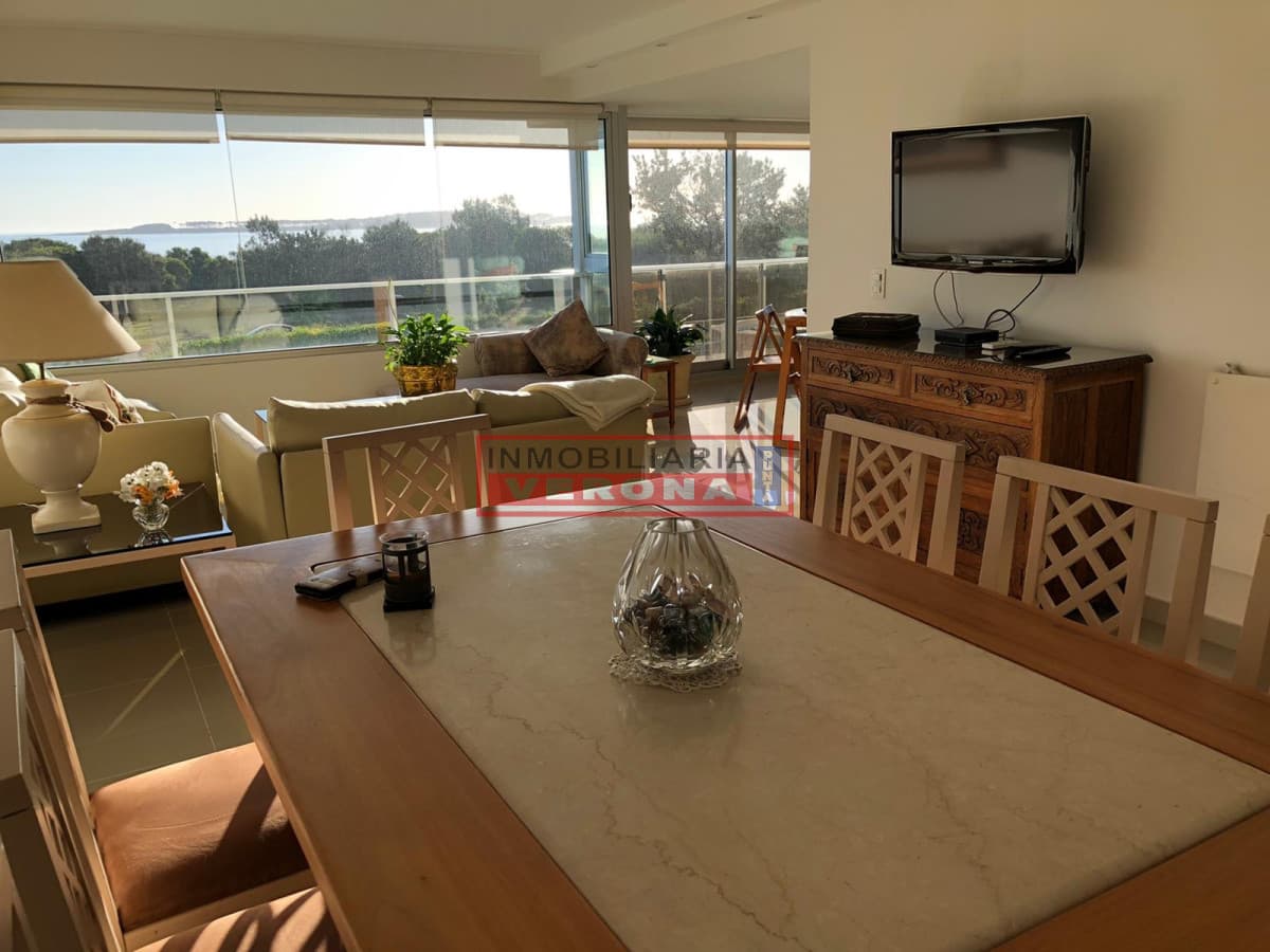 APTO EN EDIF TUNQUELEN II  - 2 DORMS Y DEP DE SERVICIO - Inmobiliaria Verona Punta