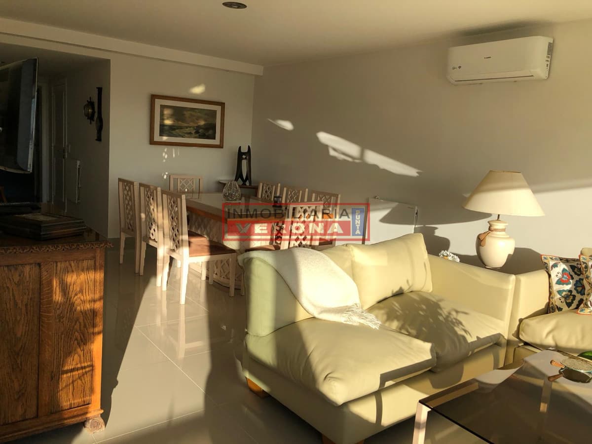 APTO EN EDIF TUNQUELEN II  - 2 DORMS Y DEP DE SERVICIO - Inmobiliaria Verona Punta
