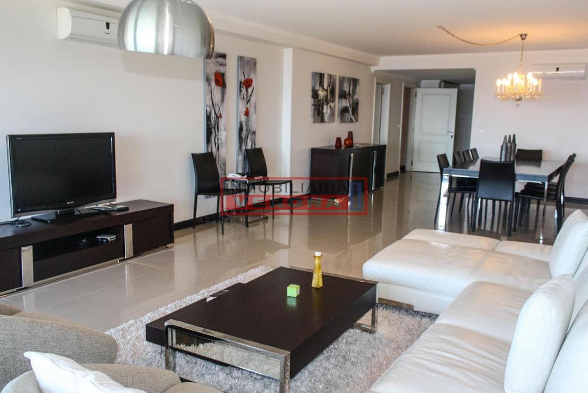 Apartamento en Brava, 3 dormitorios y servicio * - Inmobiliaria Verona Punta