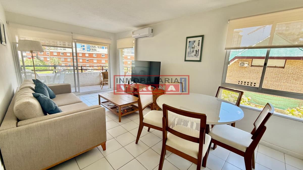 Apartamento en zona Chiverta, 2 dormitorios balcón al frente y garaje - Inmobiliaria Verona Punta