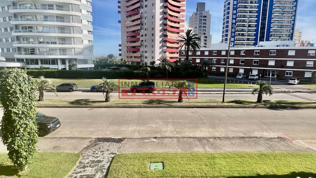 Apartamento en Brava, 1 dormitorio con garaje - Inmobiliaria Verona Punta