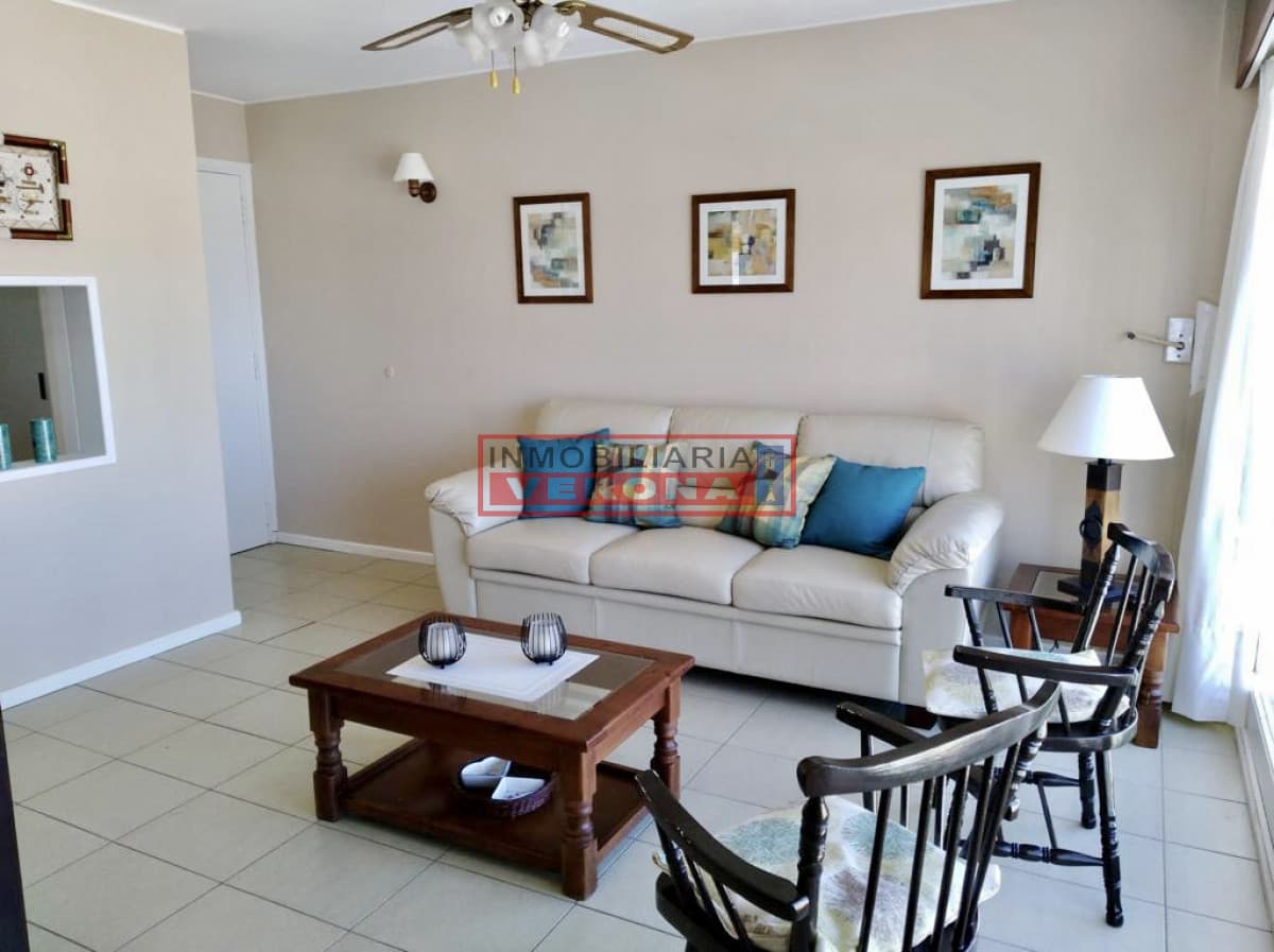 Apartamento en venta en Peninsula, reciclado y con vistas a la Brava y Puerto - Inmobiliaria Verona Punta