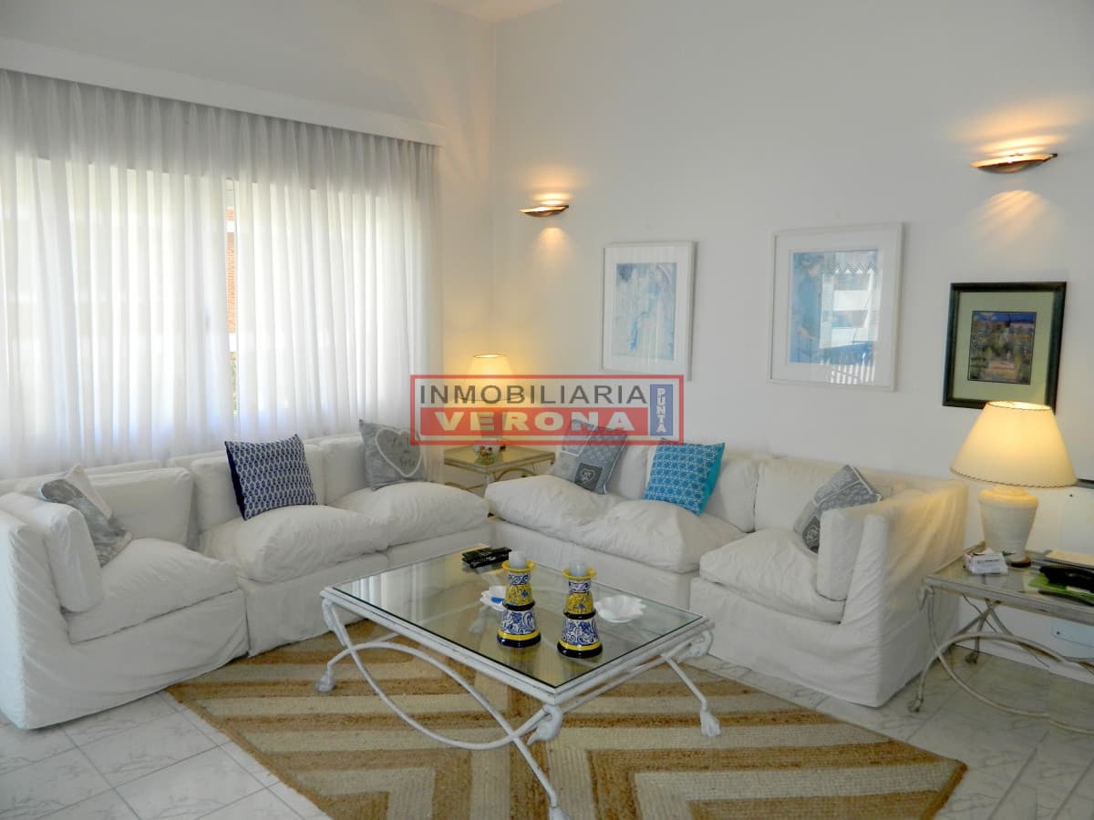 CLÁSICO EDIFICIO A MTS DEL PUERTO! - Inmobiliaria Verona Punta