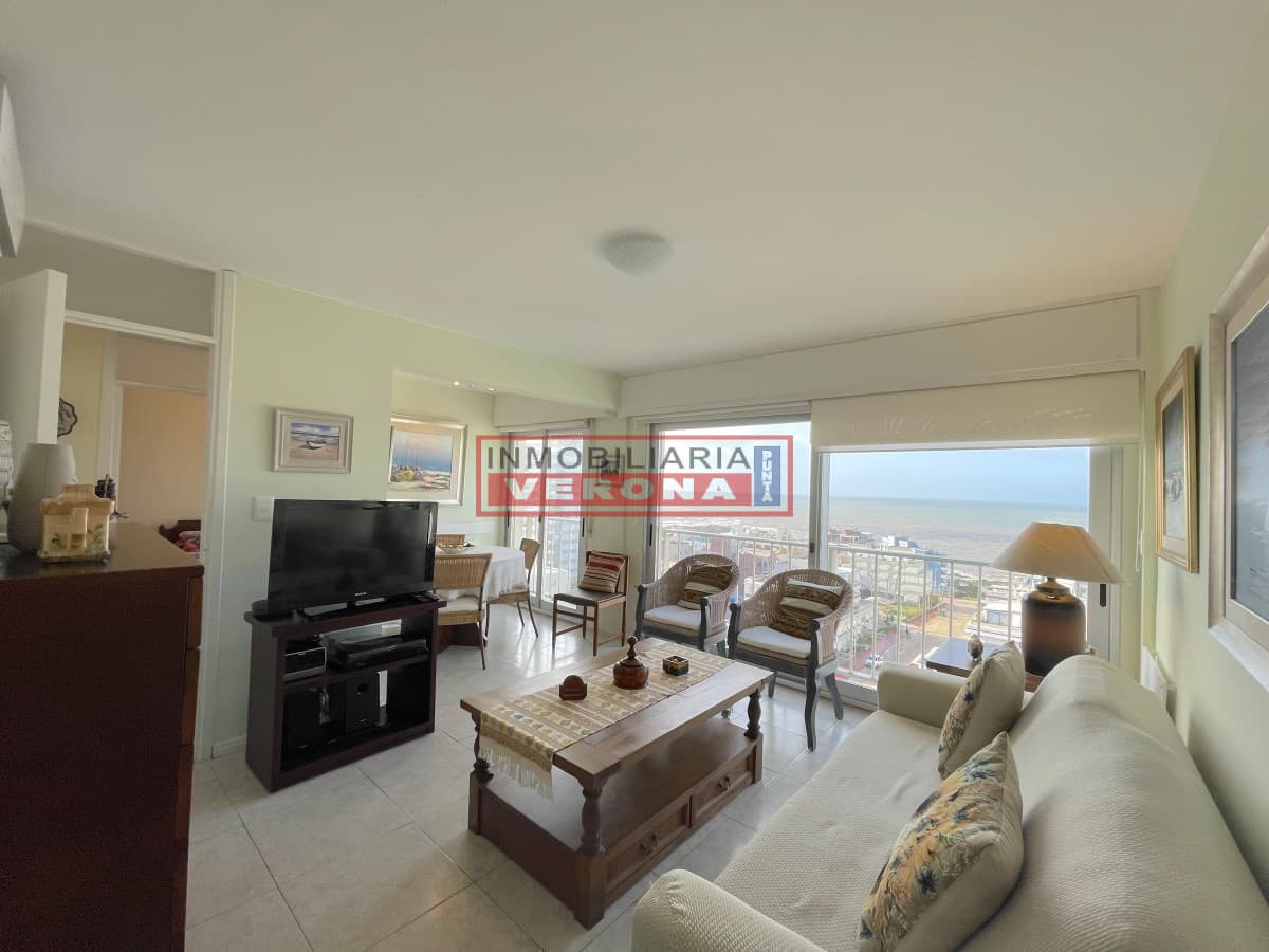 Apartamento en Alquiler en Peninsula, reciclado y con vistas a la Brava, centro y Mansa  Puerto - Inmobiliaria Verona Punta
