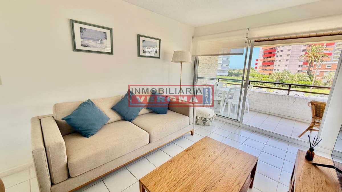 Apartamento en zona Chiverta, 2 dormitorios balcón al frente y garaje - Inmobiliaria Verona Punta