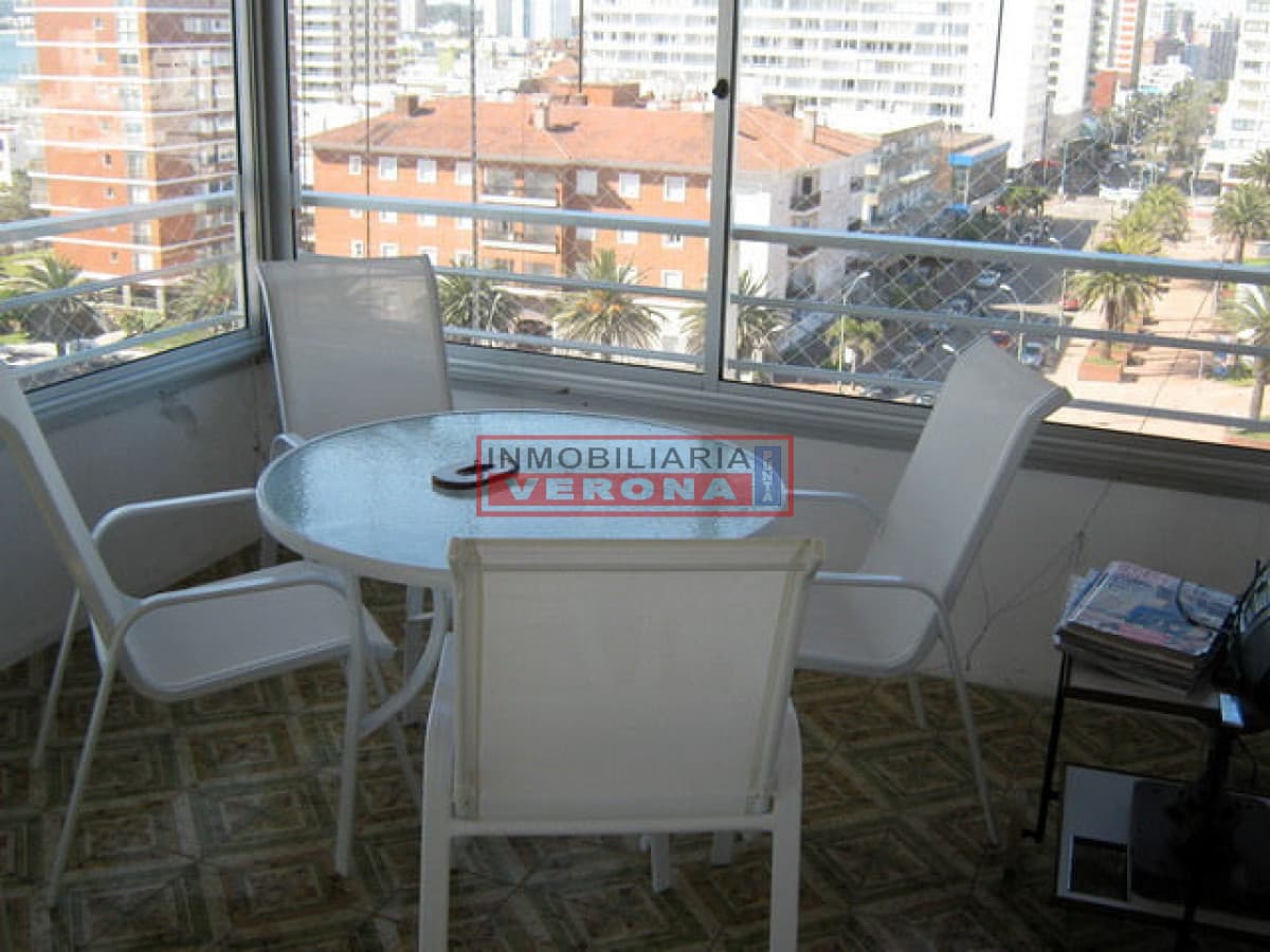 Apartamento en Península, 3 dormitorios y servicio* - Inmobiliaria Verona Punta
