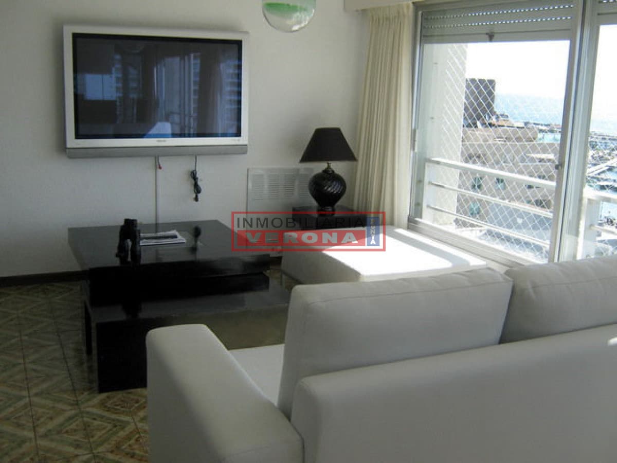 Apartamento en Península, 3 dormitorios y servicio* - Inmobiliaria Verona Punta