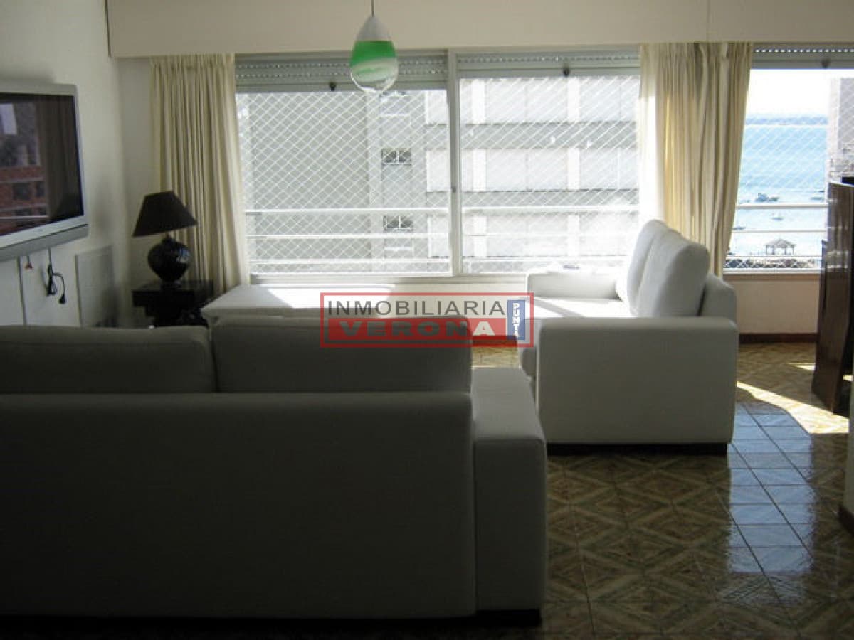 Apartamento en Península, 3 dormitorios y servicio* - Inmobiliaria Verona Punta