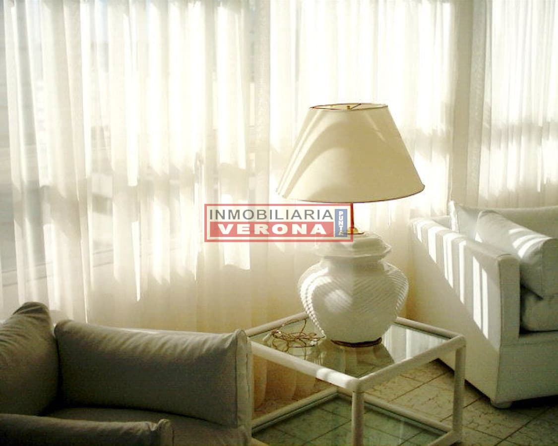 En Torre de Categoría a mts del PUERTO !!! - Inmobiliaria Verona Punta