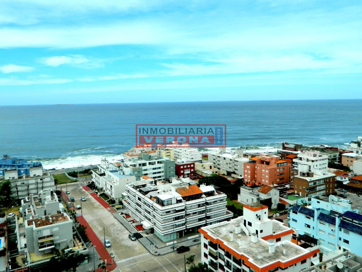 Piso alto con excepcional vista a Playa Brava y Mansa !!! - Inmobiliaria Verona Punta