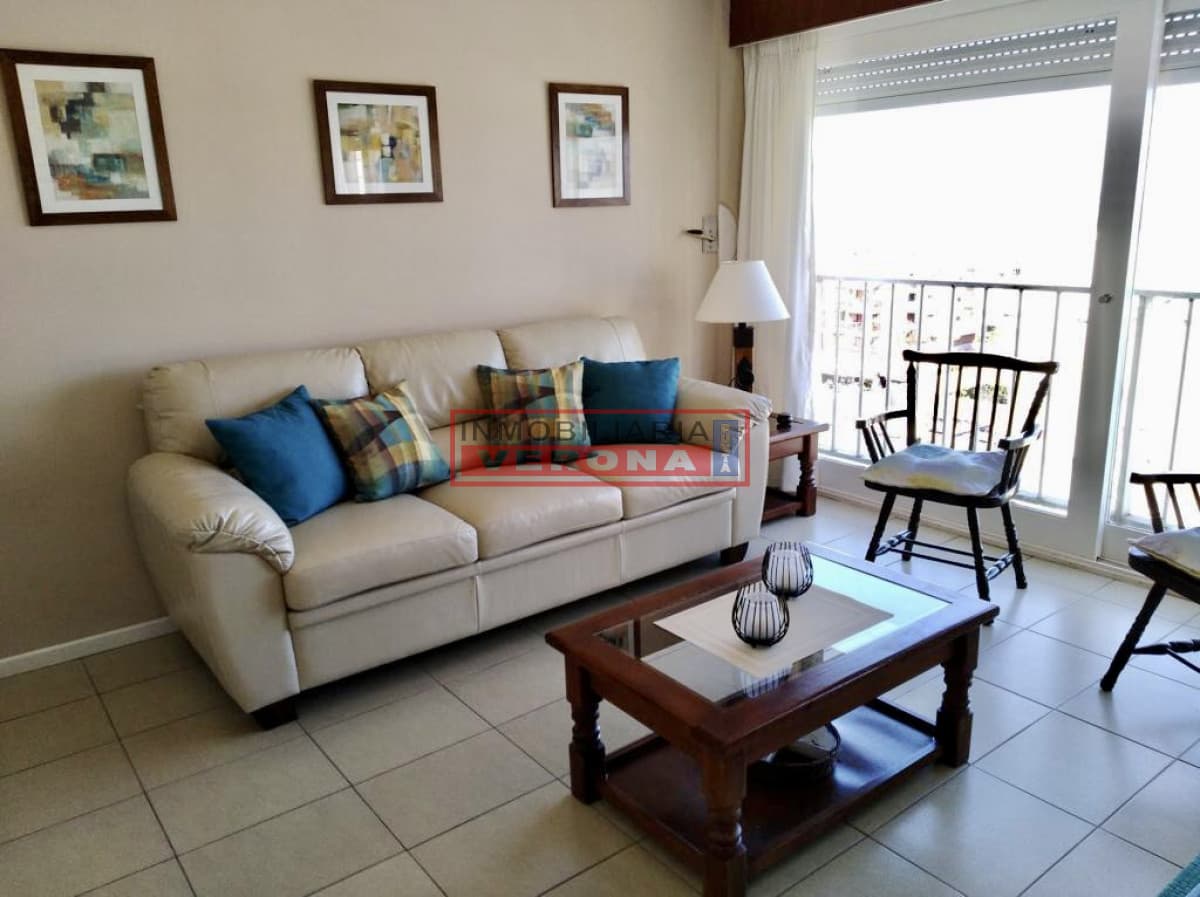 Apartamento en venta en Peninsula, reciclado y con vistas a la Brava y Puerto - Inmobiliaria Verona Punta