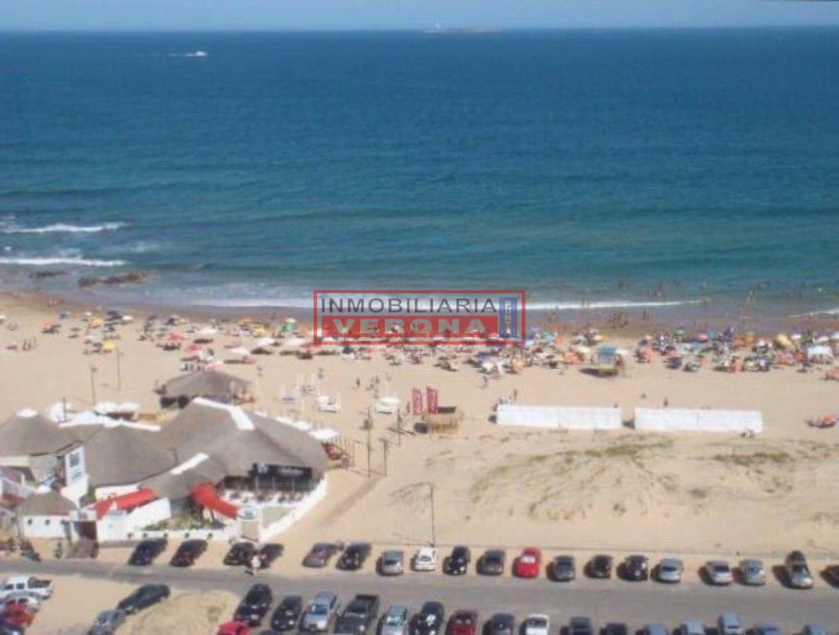IMPECABLE DEPTO 3 DORMS SOBRE LA PLAYA - Inmobiliaria Verona Punta