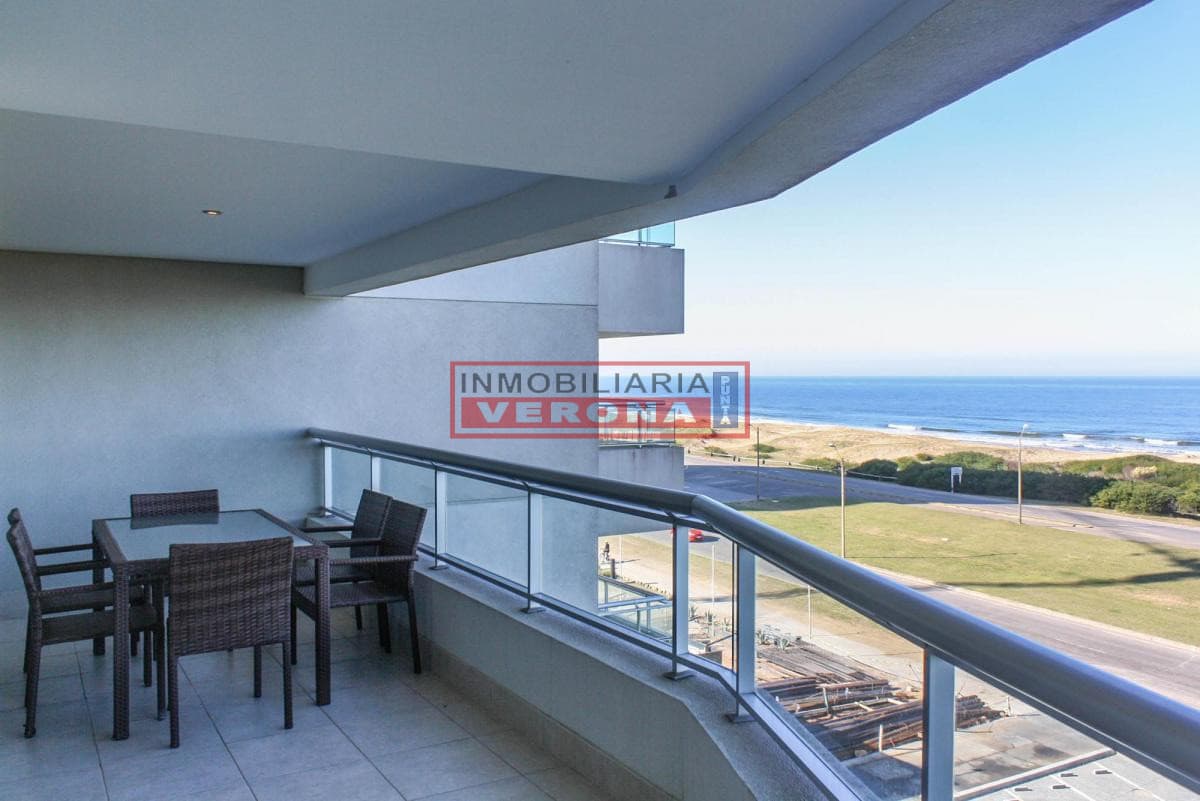Apartamento en Brava, 3 dormitorios y servicio * - Inmobiliaria Verona Punta