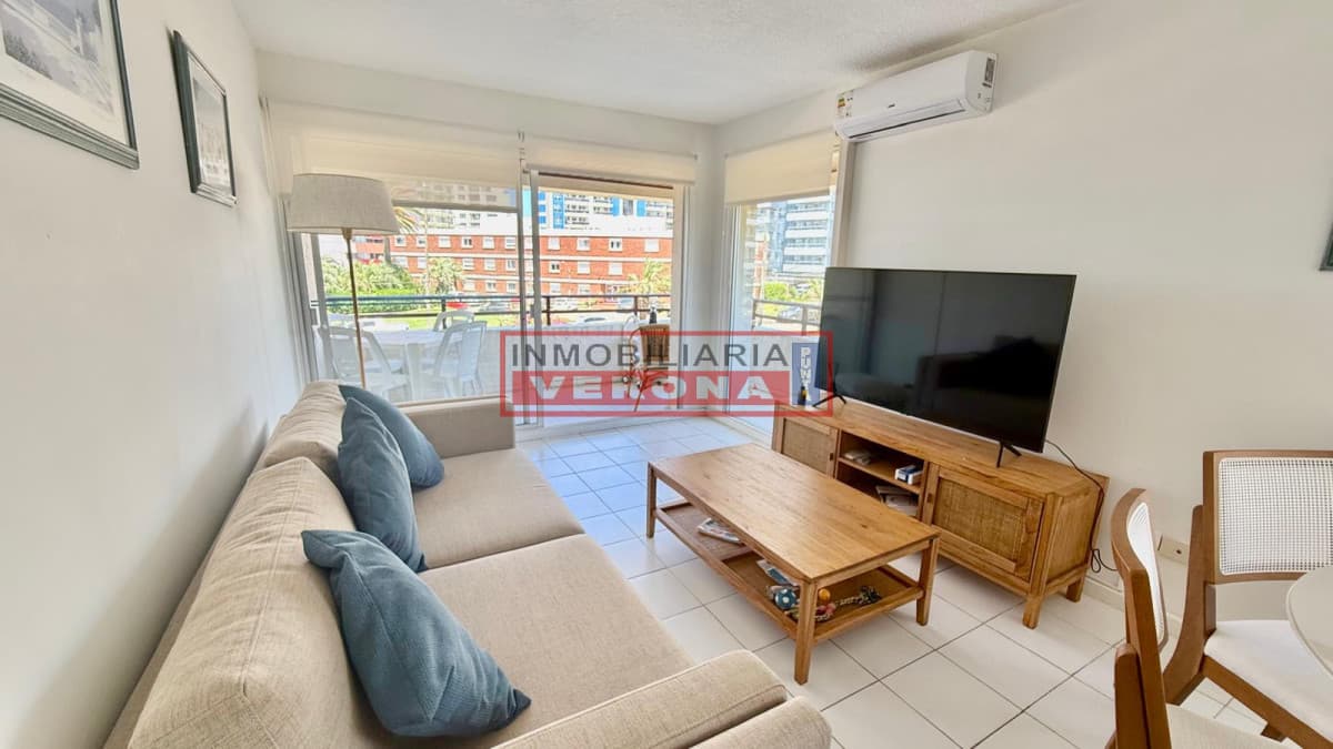 Apartamento en zona Chiverta, 2 dormitorios balcón al frente y garaje - Inmobiliaria Verona Punta
