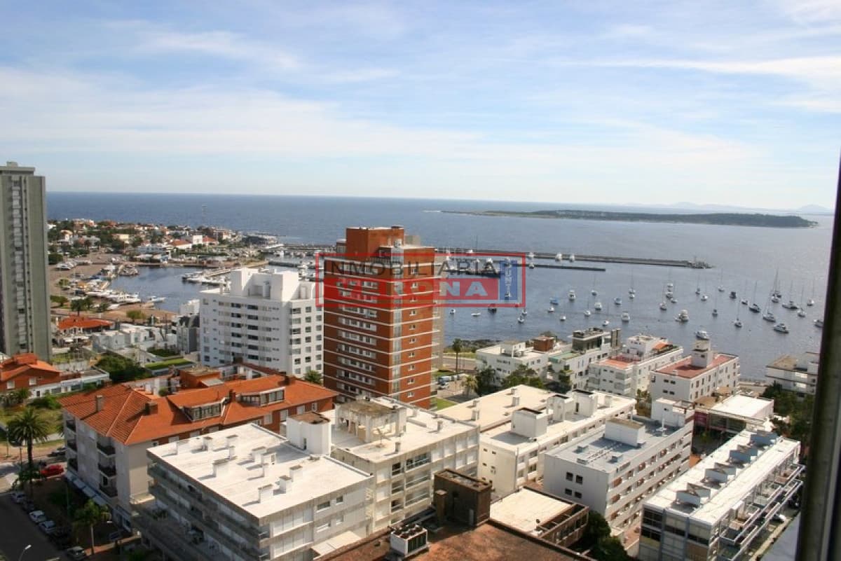 TORRE LIBERTADOR, 1 Y MEDIO DORMS CON EXCEPCIONALES VISTAS !!! - Inmobiliaria Verona Punta