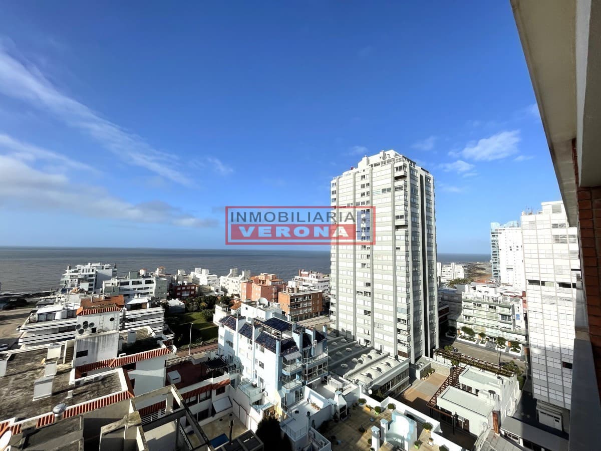 Apartamento en Alquiler en Peninsula, reciclado y con vistas a la Brava, centro y Mansa  Puerto - Inmobiliaria Verona Punta