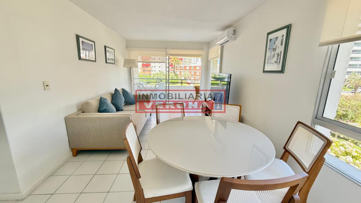 Apartamento en zona Chiverta, 2 dormitorios balcón al frente y garaje - Inmobiliaria Verona Punta