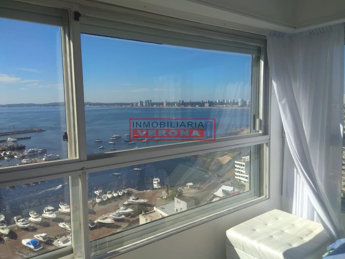 Excelente apartamento con vista al puerto - Inmobiliaria Verona Punta