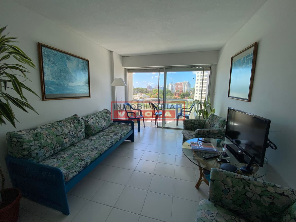 PARADA 3 A MEDIA CUADRA DE CHIVERTA  - Inmobiliaria Verona Punta