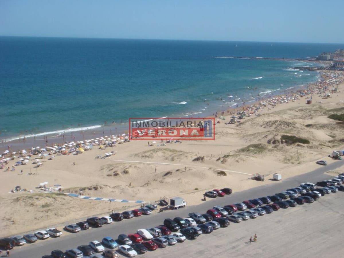 IMPECABLE DEPTO 3 DORMS SOBRE LA PLAYA - Inmobiliaria Verona Punta