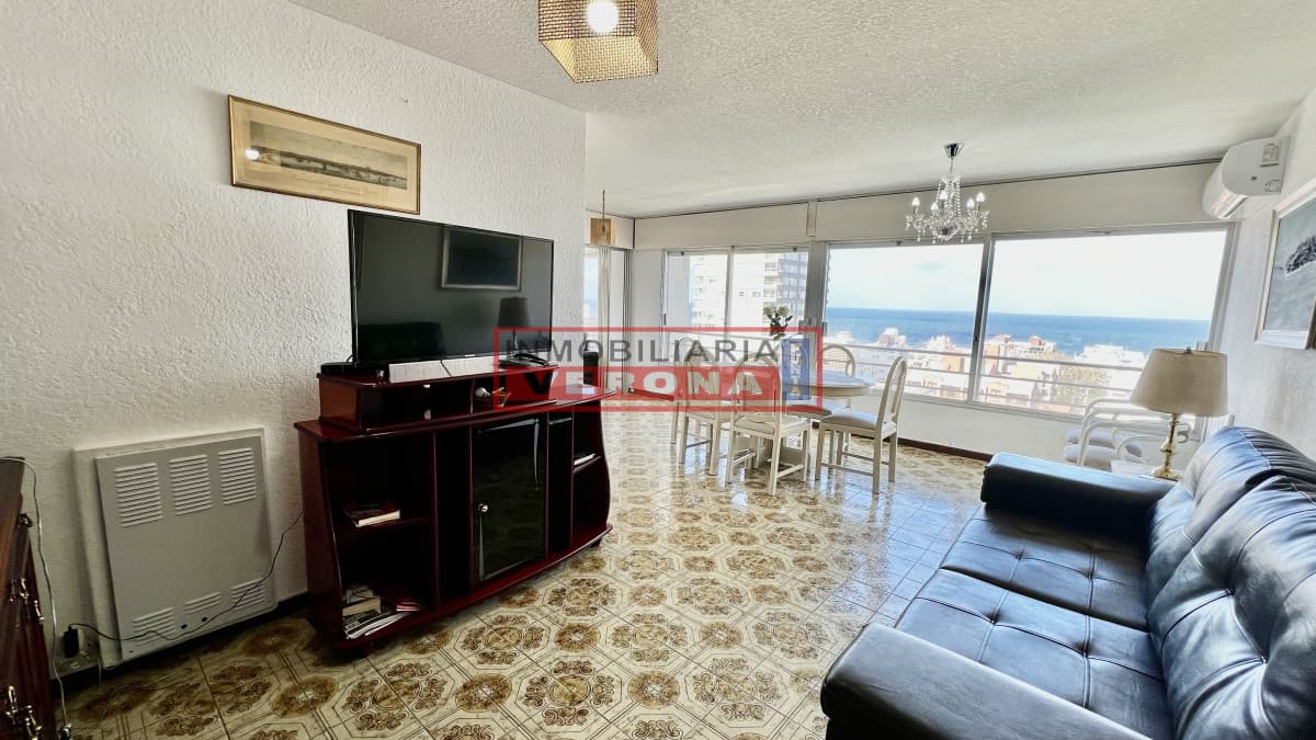 Apartamento Torre Verona 2 dorms y medio, 90m2 Próximo al Puerto - Inmobiliaria Verona Punta