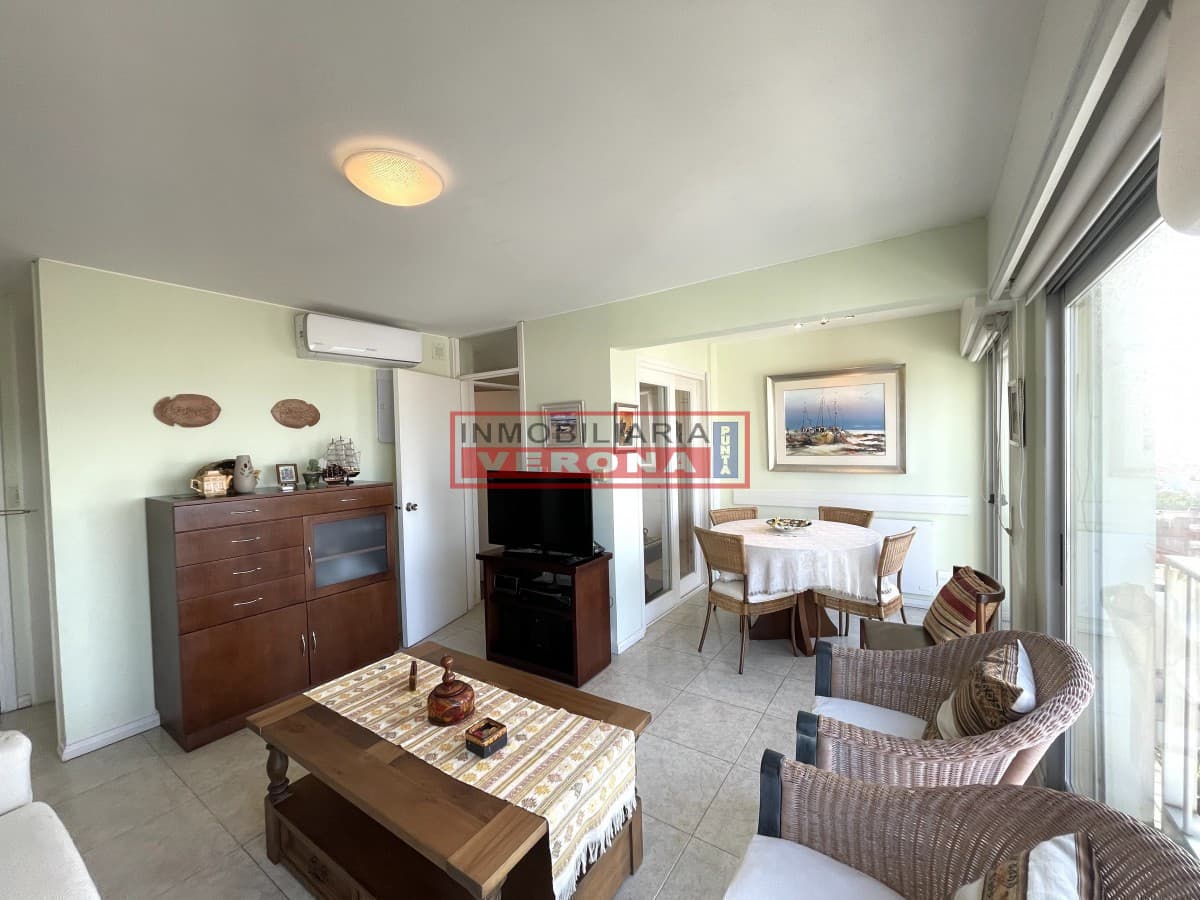 Apartamento en Alquiler en Peninsula, reciclado y con vistas a la Brava, centro y Mansa  Puerto - Inmobiliaria Verona Punta