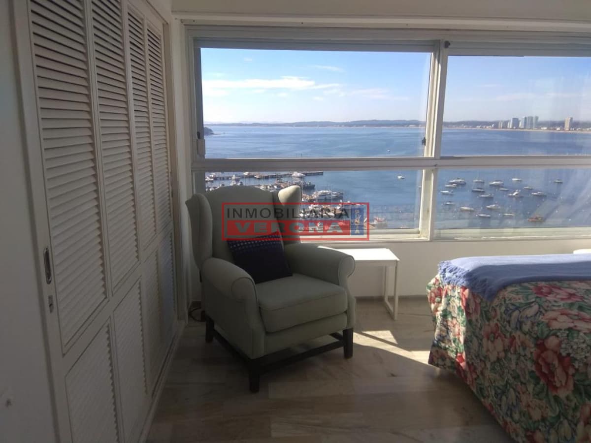 Excelente apartamento con vista al puerto - Inmobiliaria Verona Punta