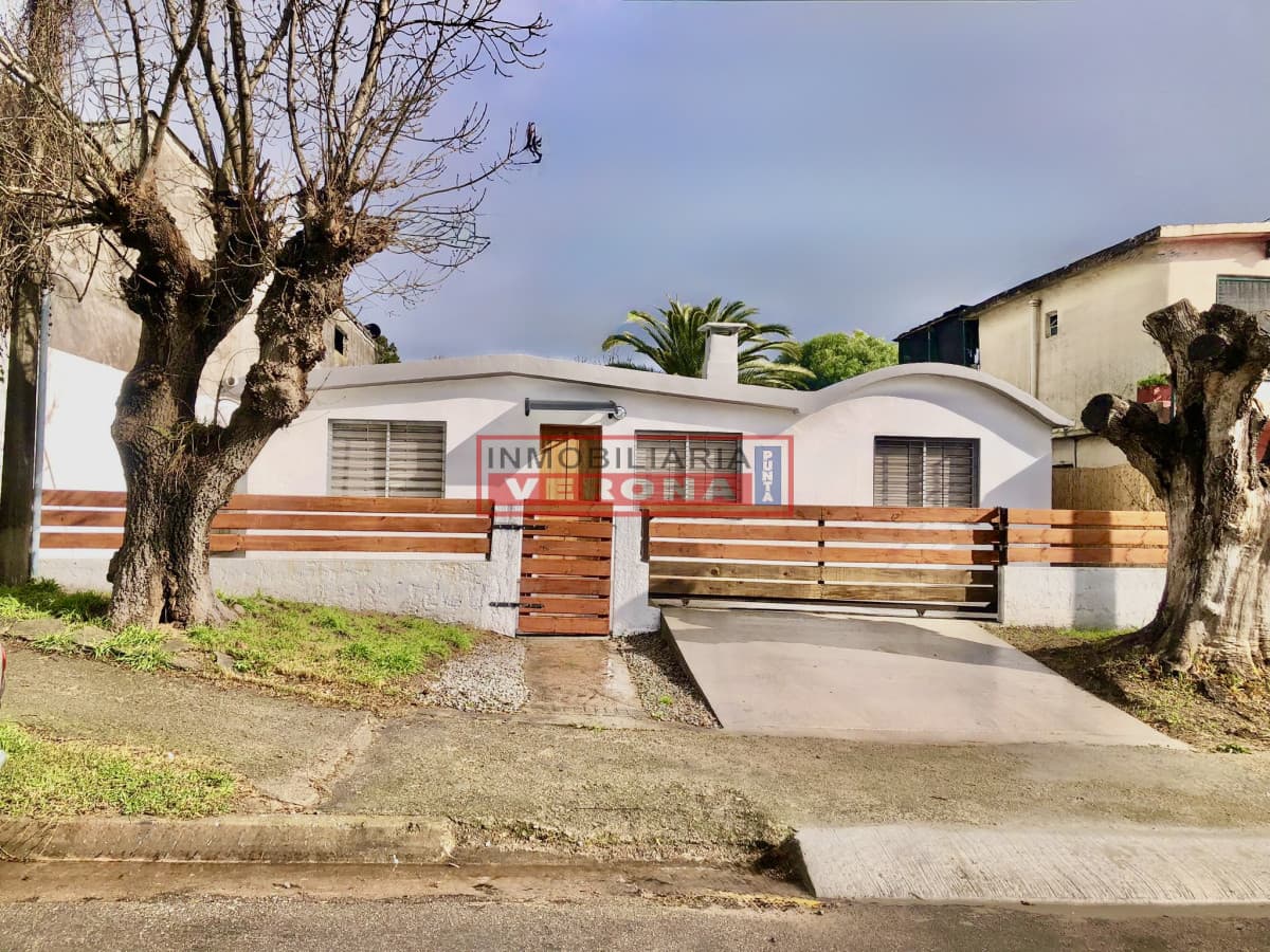 CASA 4 Dormitorios en Venta - Maldonado  - Inmobiliaria Verona Punta