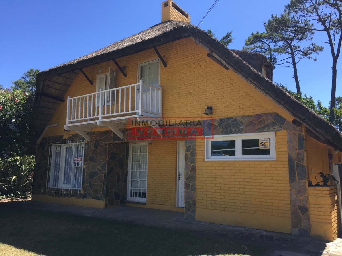 Casa en Pinares, 3 dormitorios * - Inmobiliaria Verona Punta