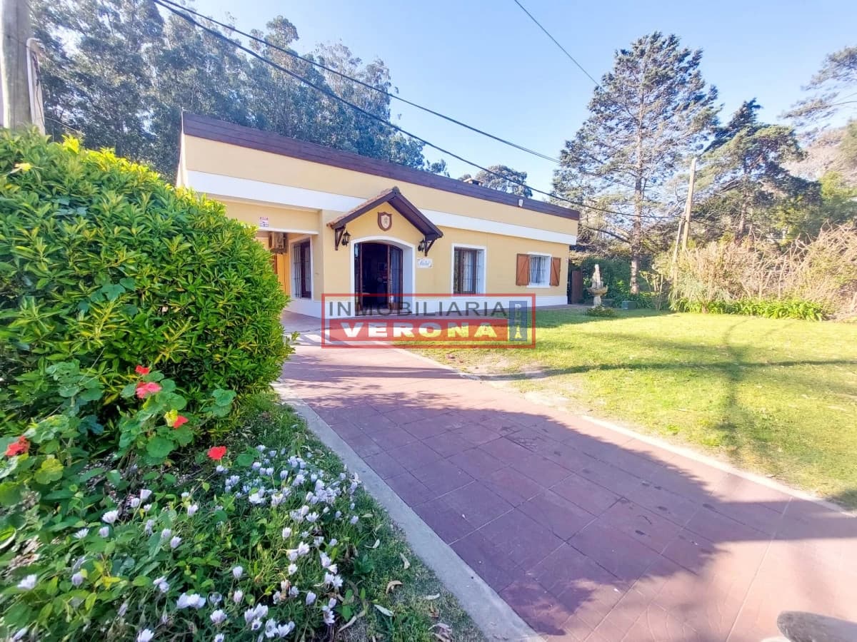 Casa 3 Dormitorios Barbacoa Pinares - Punta del Este - Inmobiliaria Verona Punta