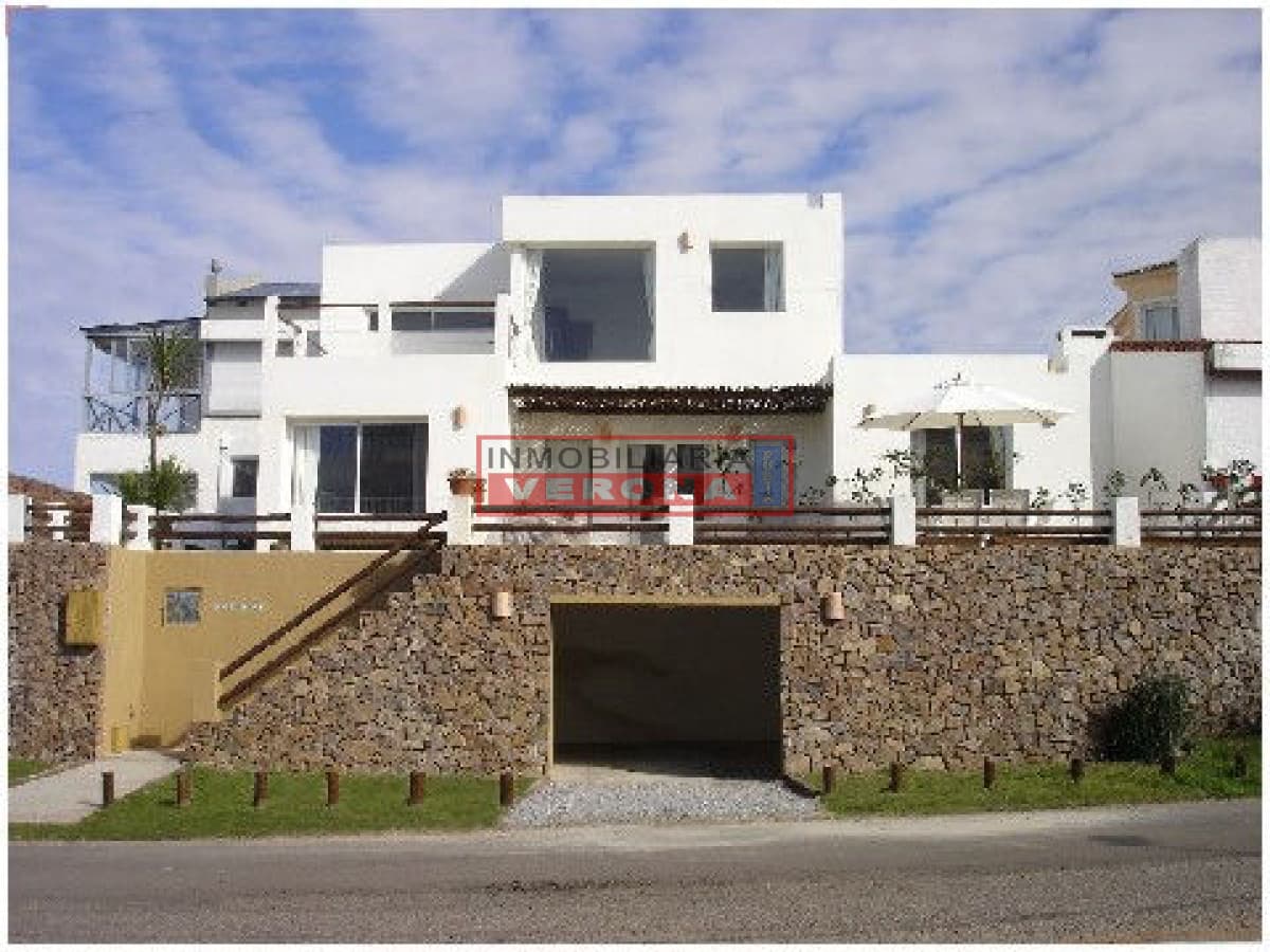 Casa en La Barra, 4 dormitorios * - Inmobiliaria Verona Punta