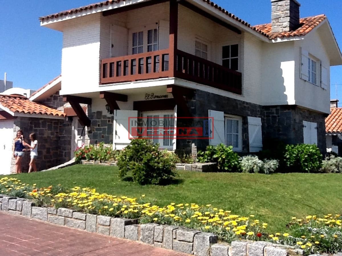 Casa en Peninsula, 4 dormitorios * - Inmobiliaria Verona Punta