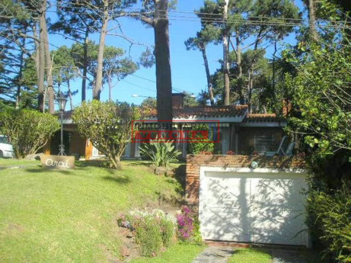CORAZÓN DE PARADAS - Casa en Mansa, 3 dorms y hab de servicio * - Inmobiliaria Verona Punta