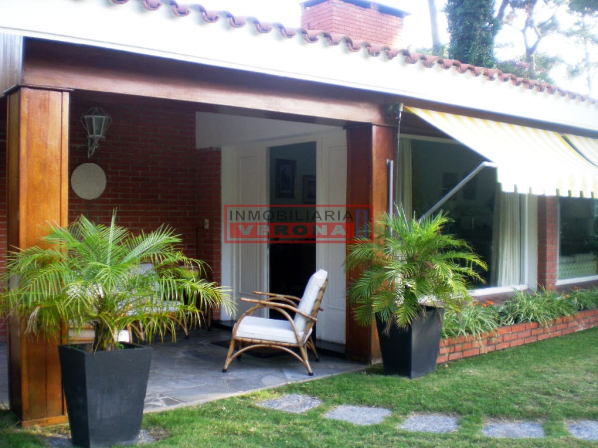 CORAZÓN DE PARADAS - Casa en Mansa, 3 dorms y hab de servicio * - Inmobiliaria Verona Punta