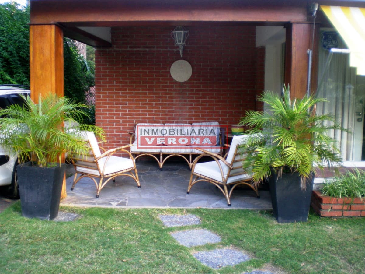 CORAZÓN DE PARADAS - Casa en Mansa, 3 dorms y hab de servicio * - Inmobiliaria Verona Punta