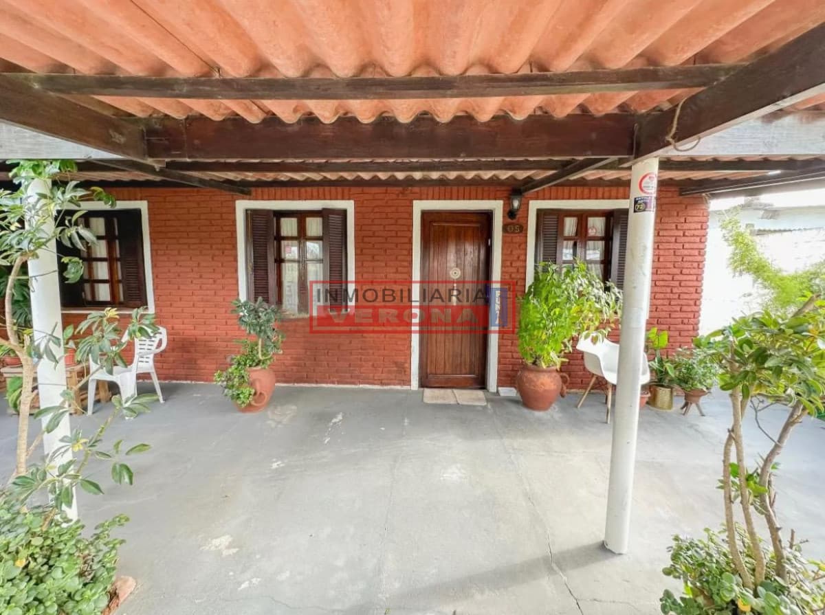 Maldonado, Casa De 3 Dormitorios + Apartamento Independiente - Inmobiliaria Verona Punta