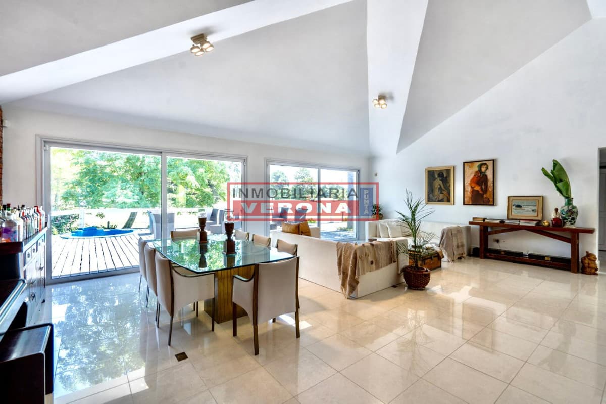 EXCELENTE PROPIEDAD AL CAMPO DE GOLF - Inmobiliaria Verona Punta