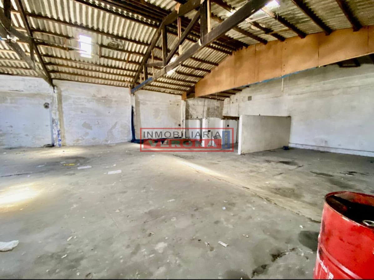 Venta de galpón en Maldonado - Centro. Terreno apto para edificar - Inmobiliaria Verona Punta