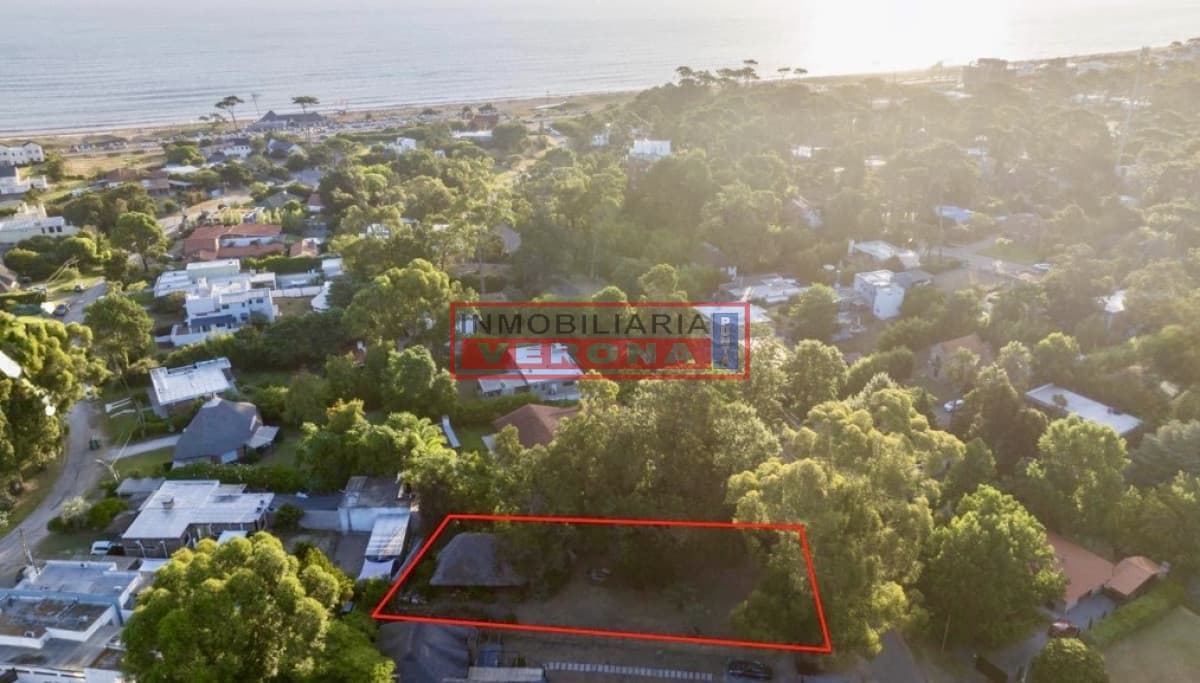 Terreno en venta – 811 m² en Pinares | Ubicación inmejorable a mts del MAR - Inmobiliaria Verona Punta