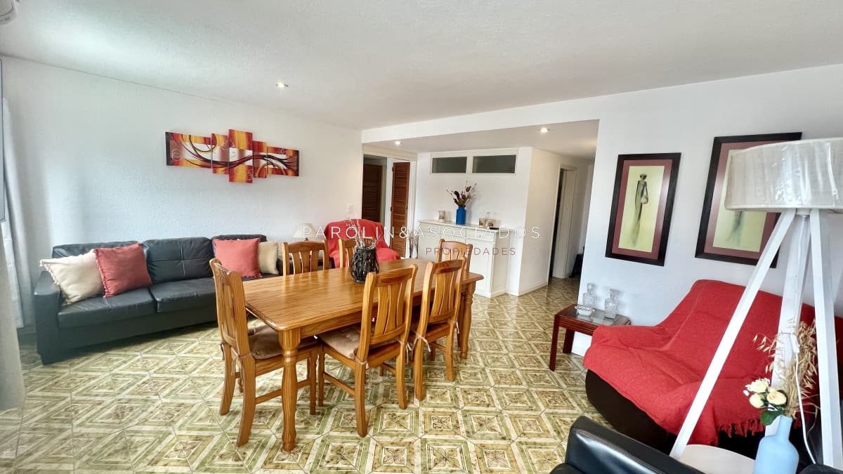Apartamento en venta de 1 dormitorio y medio en Peninsula, Punta del Este.
